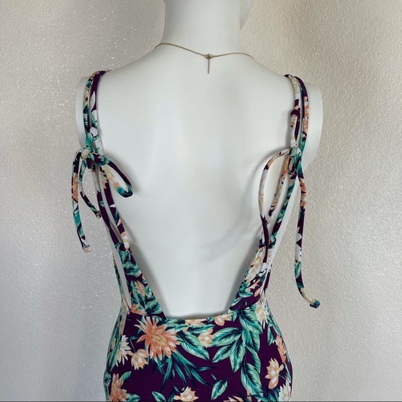 One piece XS floral swimsuit - Picture 11 of 12